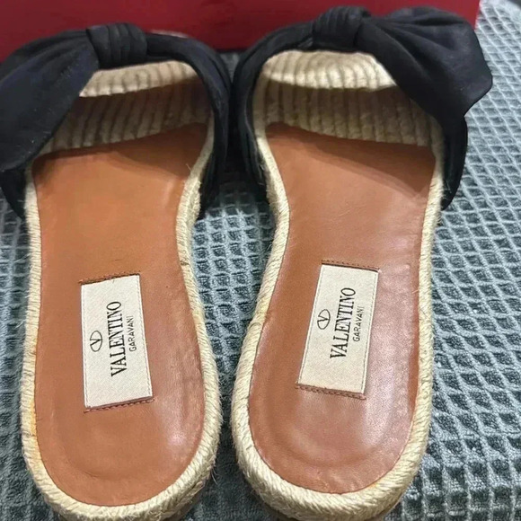 Valentino Garavani Bow Suede slides - Picture 4 of 6